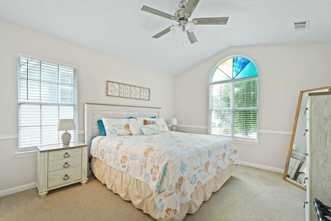 Building Photo - 529 Pointe S Dr