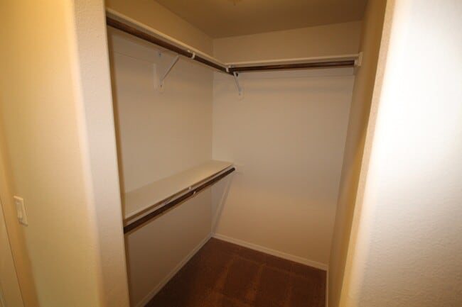 Building Photo - Like New SE Bend House, All Appliances, Do...