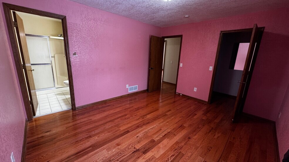 Building Photo - 8700 Loch Lomond Blvd