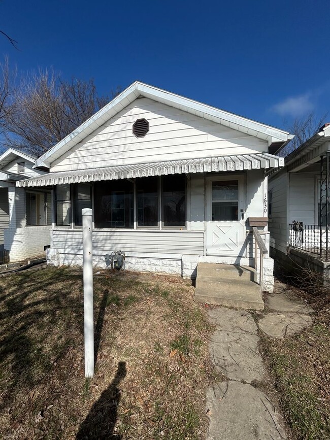 Building Photo - 1630 E Division St