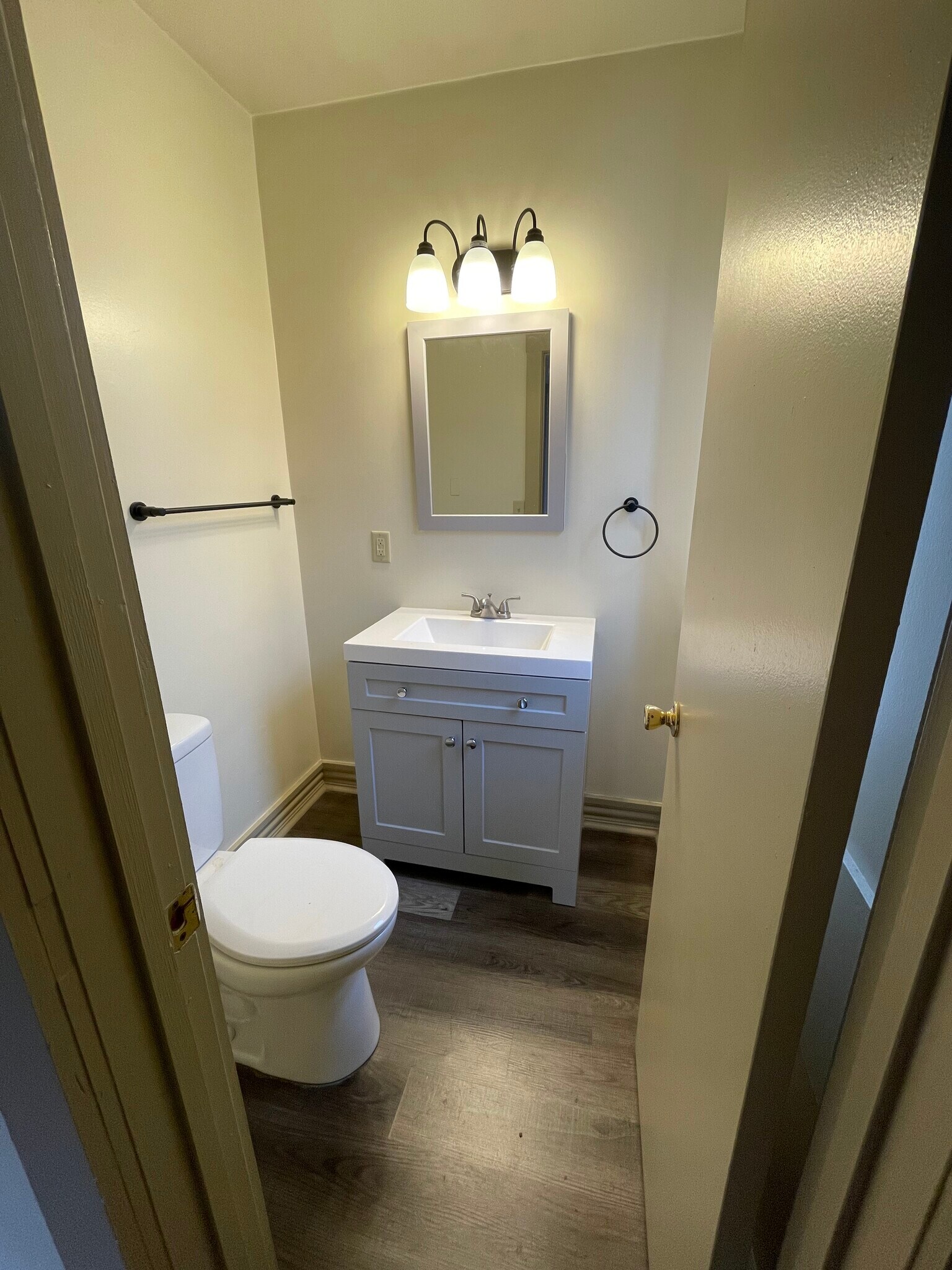 half bath - 1230 Highland St