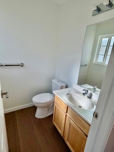 Building Photo - 88 Hampton Pl