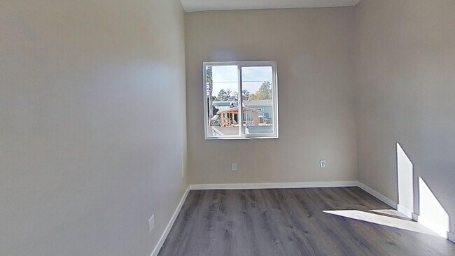 Building Photo - 5124 Leo St