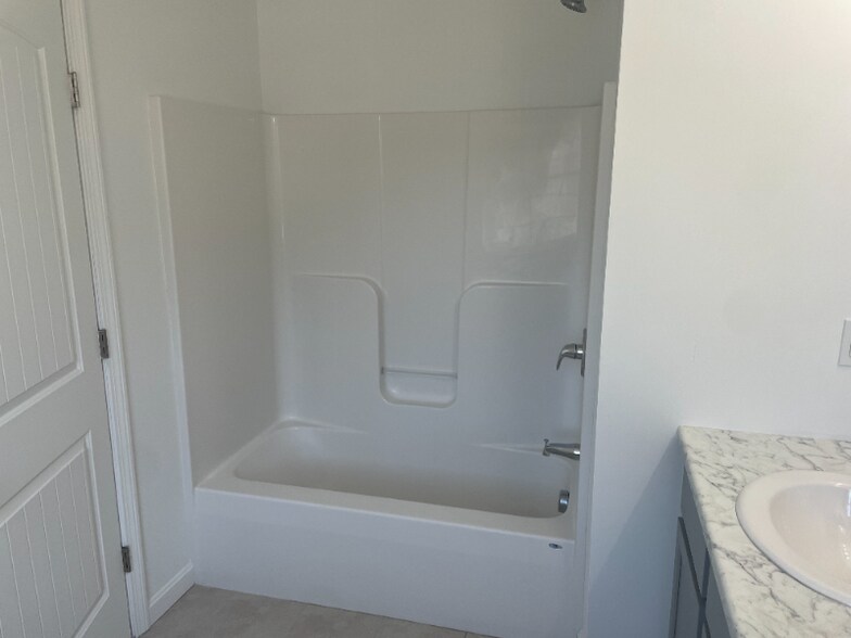 Building Photo - 13 Matildas Wy
