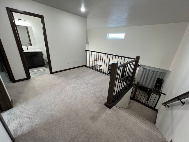 Building Photo - Furnished Townhome For Rent!