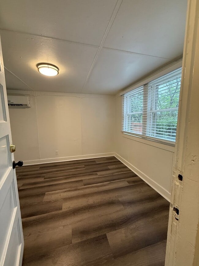 Building Photo - 100 Olive St