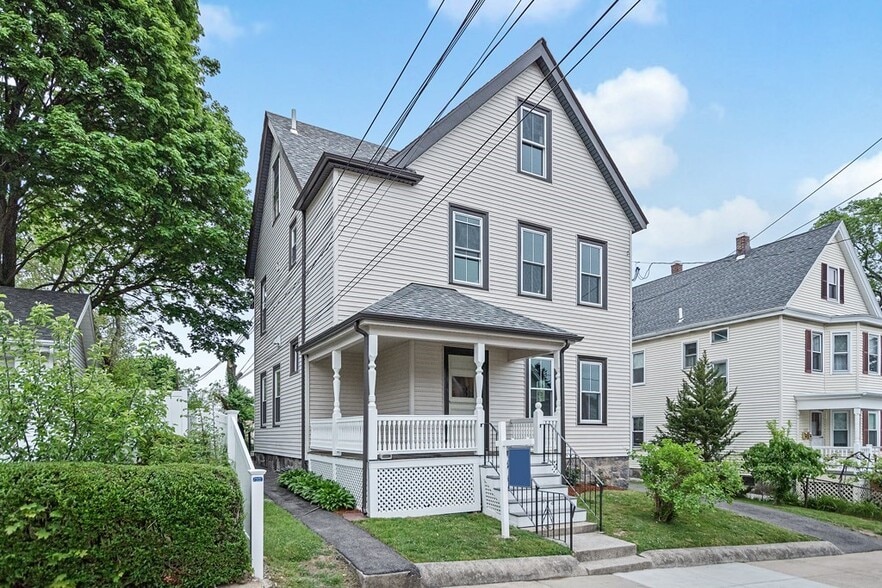 Primary Photo - 121 Hewlett St
