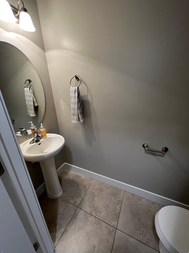 Building Photo - 1612 Venetian Way