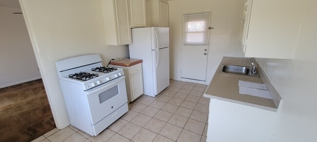 Building Photo - 920 W Washington Ave