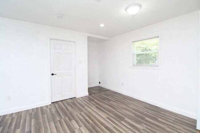 Building Photo - 4BR Home with LVP Flooring, Open Layout & Large Backyard Near Dogwood