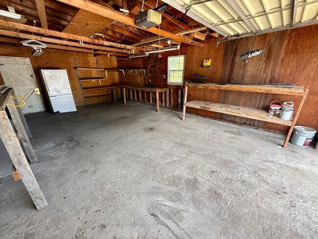 Building Photo - Adorable 3 bedroom 1.5 bathroom house for ...