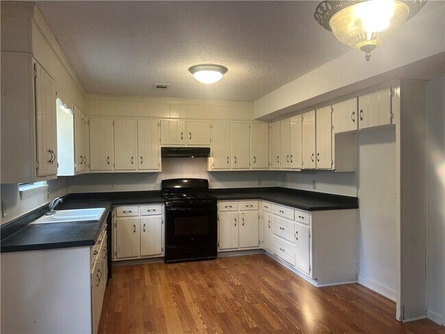 Building Photo - 2918 Mockingbird Cir