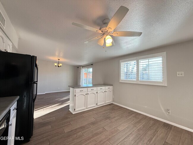 Building Photo - 10180 Saigon Dr