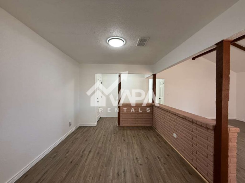 Building Photo - 4103 Family Tree Dr