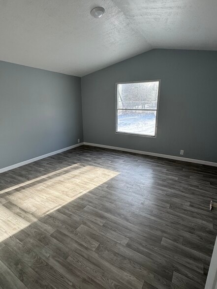 Building Photo - 210 Bluff St