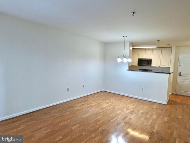 Building Photo - 5563 Seminary Rd