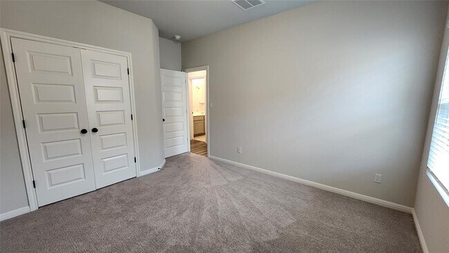 Building Photo - 704 Giorgio Moroder Dr