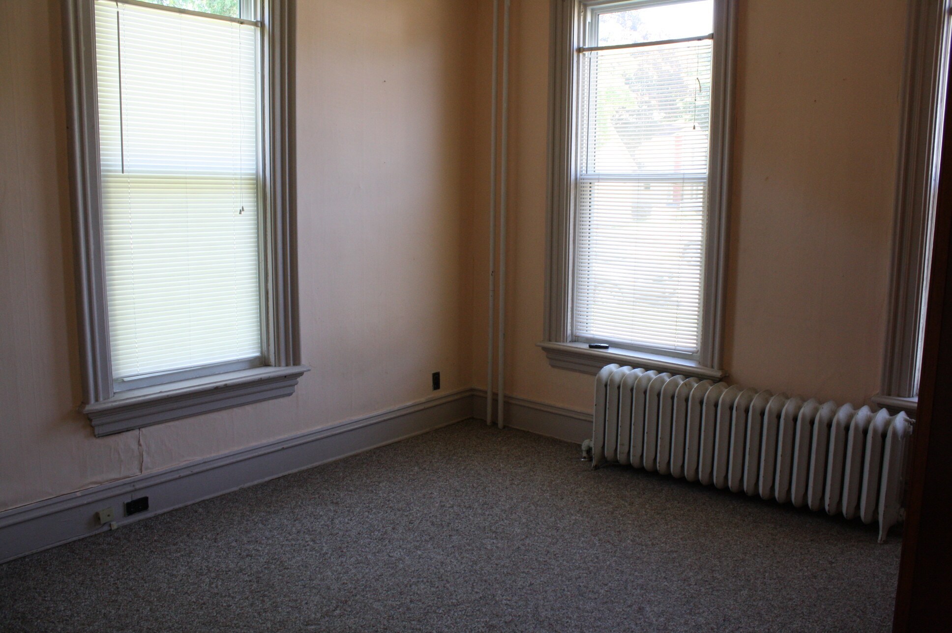Building Photo - 117 E Howard St
