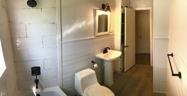 Building Photo - 1302 S 23rd St