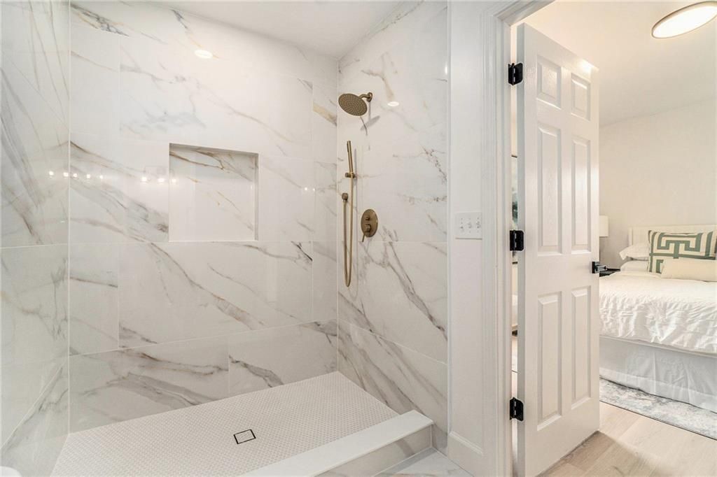 Building Photo - 2539 Glendale Cir SE