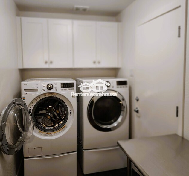 Building Photo - 1739 N Sinova