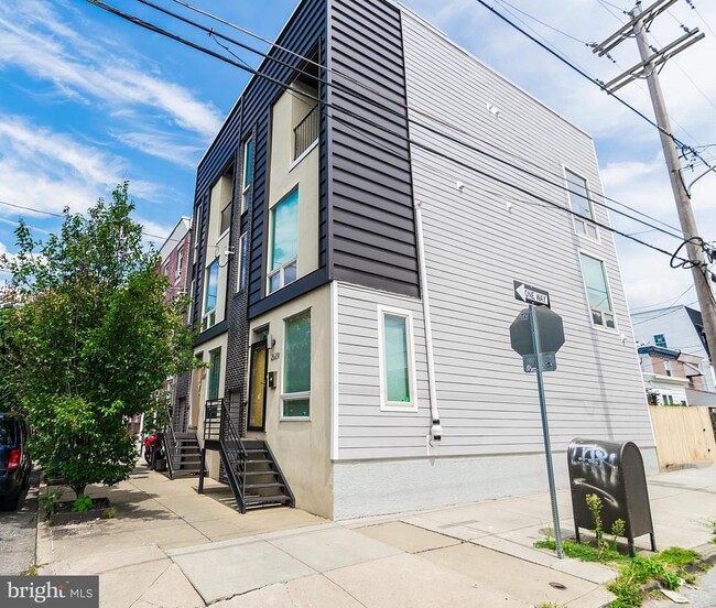 Building Photo - 2029 E Huntingdon St