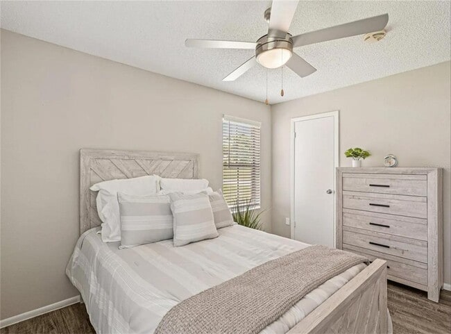 Building Photo - 1001 Center Rd