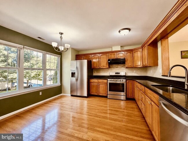 Building Photo - 3409 S Carriage Ct