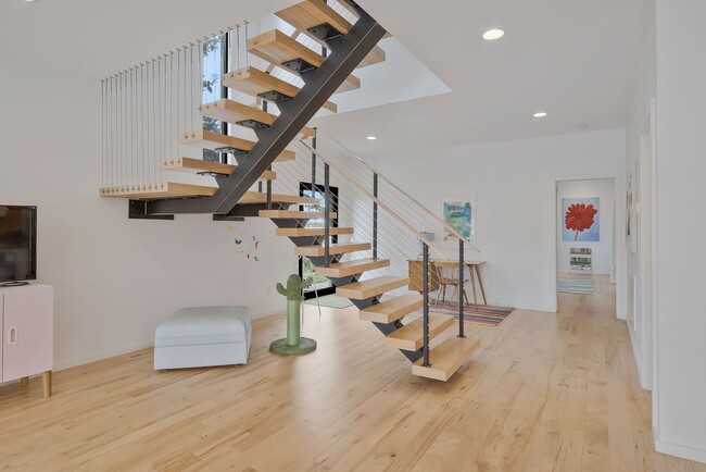 Building Photo - Custom-Built 4 Bed/ 2 Full + 2 Half Bath Modern Home at the base of Love Circle, Fully Furnished,...