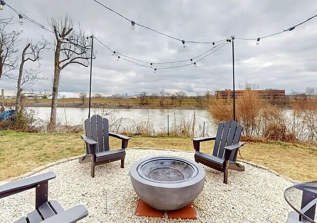 Building Photo - Fully Furnished House on the River! 10 min...
