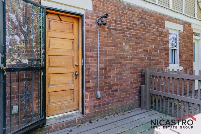 Building Photo - 182 E Lane Ave