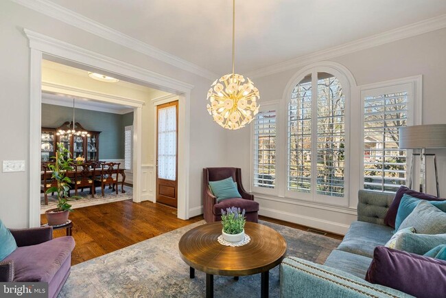 Building Photo - 1604 Colonial Ln