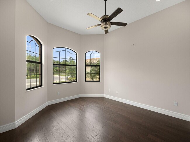 Building Photo - 9931 Bozzano Dr