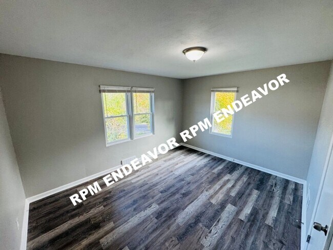 Building Photo - 2Bed/1Bath Available NOW!