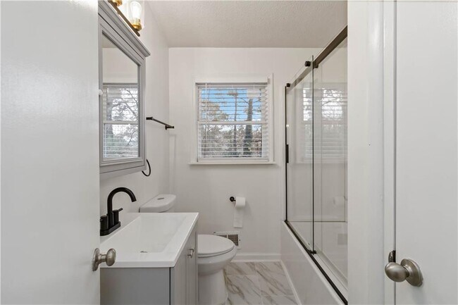 Building Photo - 3035 McLendon Cir NW