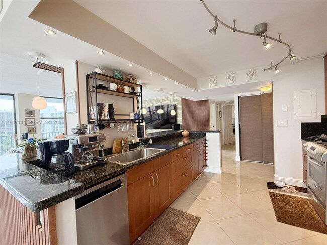 Building Photo - 800 Parkview Dr