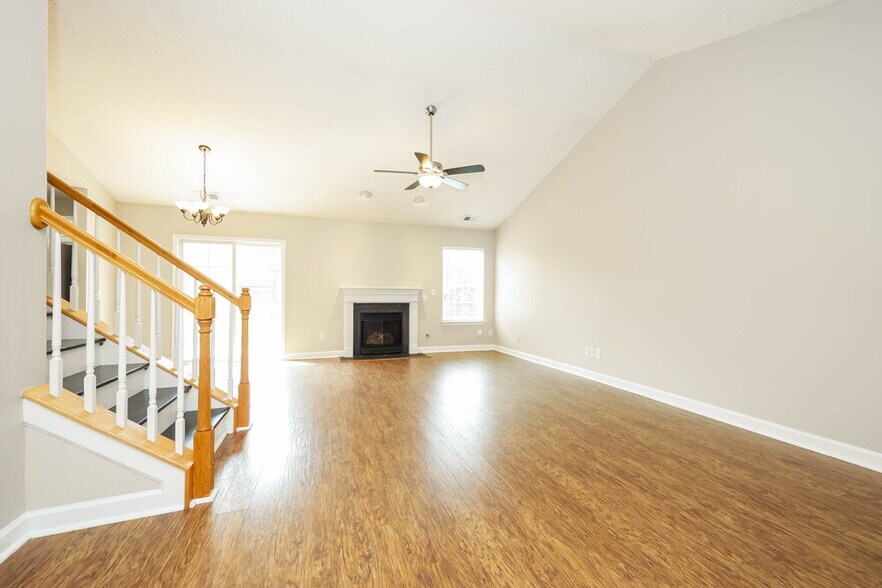 Building Photo - 1031 Lowrey Pl
