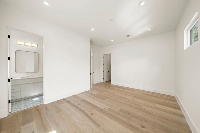 Building Photo - 408 Pecore St