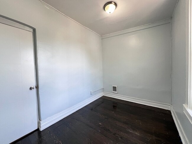 Building Photo - 8856 S Lowe Ave