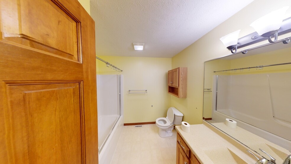 Building Photo - 3209 Sequoia Dr