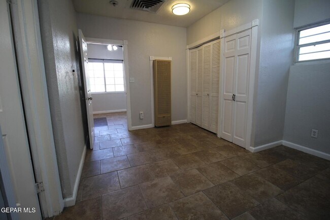 Building Photo - 8903 Old County Dr