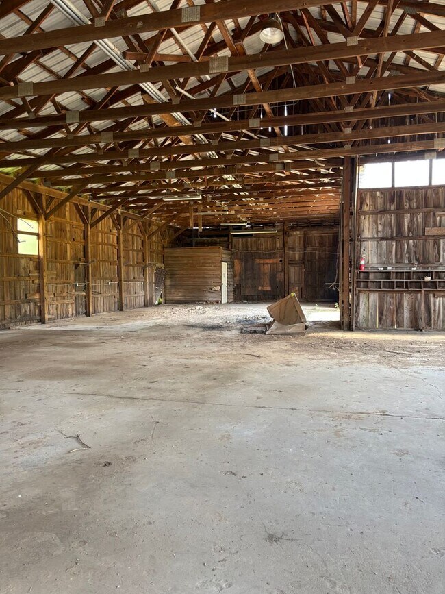 Building Photo - 663 Sterling Rd