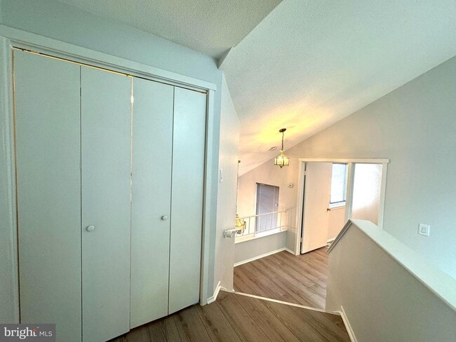 Building Photo - 104 Sayre Dr