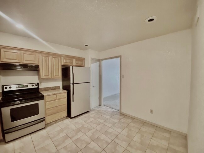 Building Photo - 4433 N Stanton St