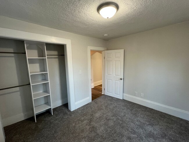 Building Photo - Beautiful 2 Bedroom 1 Bath House