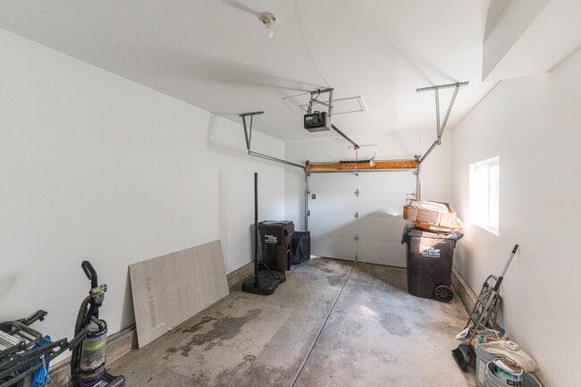 Building Photo - 115 N Dole Ave