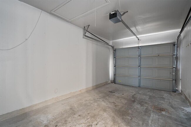 Building Photo - 13357 Water Oak Ln