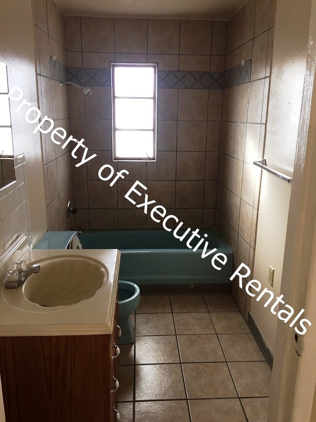 Building Photo - 540 1/2 S. Tornillo - 2 Bedroom Home With ...