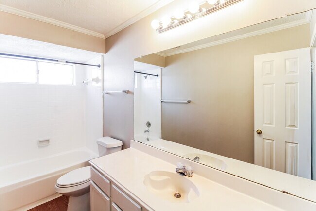 Building Photo - 3217 Lee Cir