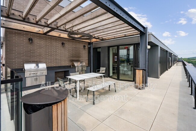 Building Photo - 1625 Eckington Pl NE